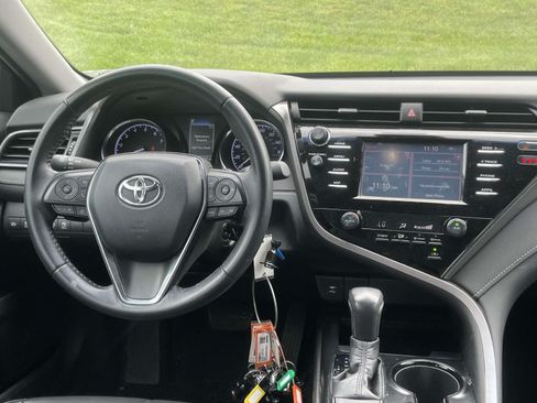 Used 2019 Toyota Camry SE FWD image 12