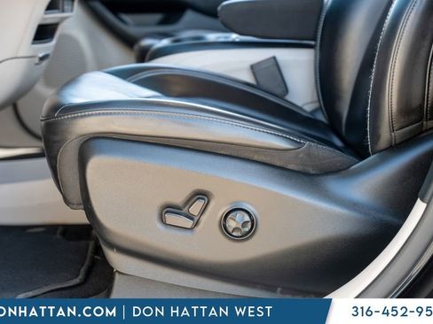 Used 2023 Chrysler Pacifica Touring-L FWD image 20