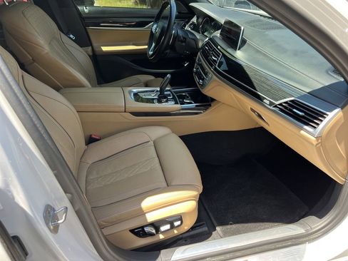 Used 2019 BMW 750i xDrive w/ Executive Package AWD/4WD image 11