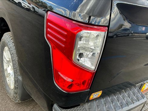 Used 2017 Nissan Titan SV image 30