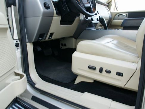 Used 2017 Ford Expedition EL XLT w/ Equipment Group 202A image 18