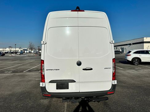 Used 2025 Mercedes-Benz Sprinter 2500 image 5