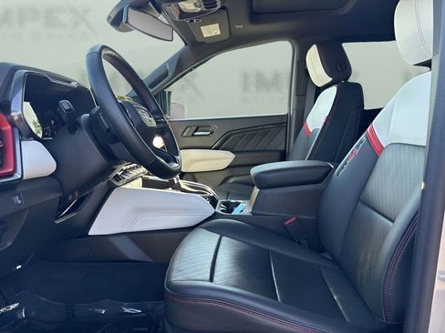 Used 2023 GMC Canyon AT4X AWD/4WD image 9