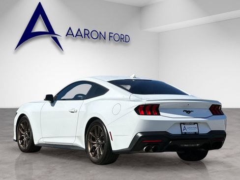 Used 2024 Ford Mustang Premium image 3