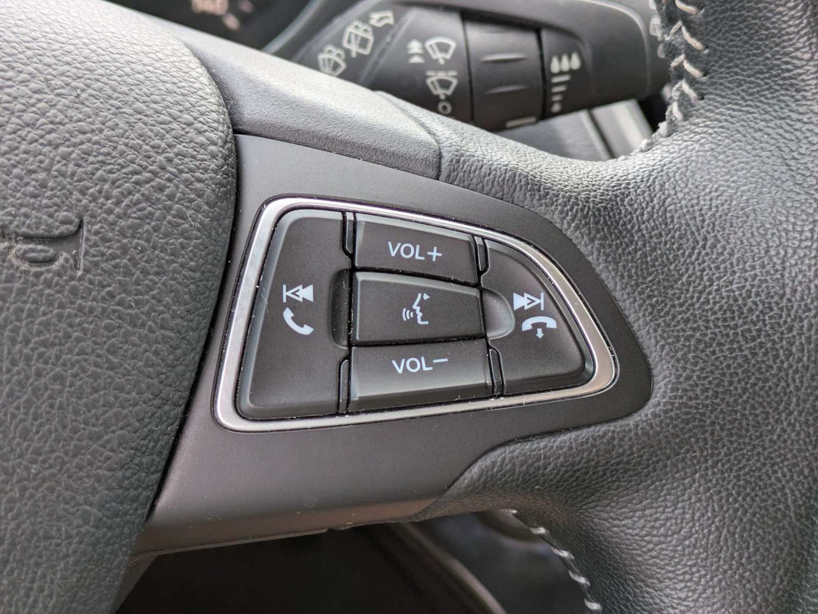 Used 2019 Ford Escape SEL FWD image 22