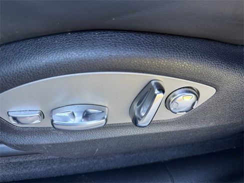 Used 2022 Porsche Macan image 12