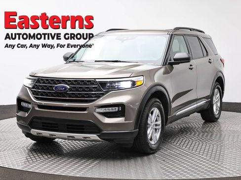 Used 2021 Ford Explorer XLT w/ Equipment Group 202A AWD/4WD image 1