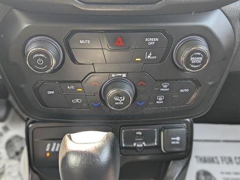 Used 2023 Jeep Renegade Trailhawk AWD/4WD image 40