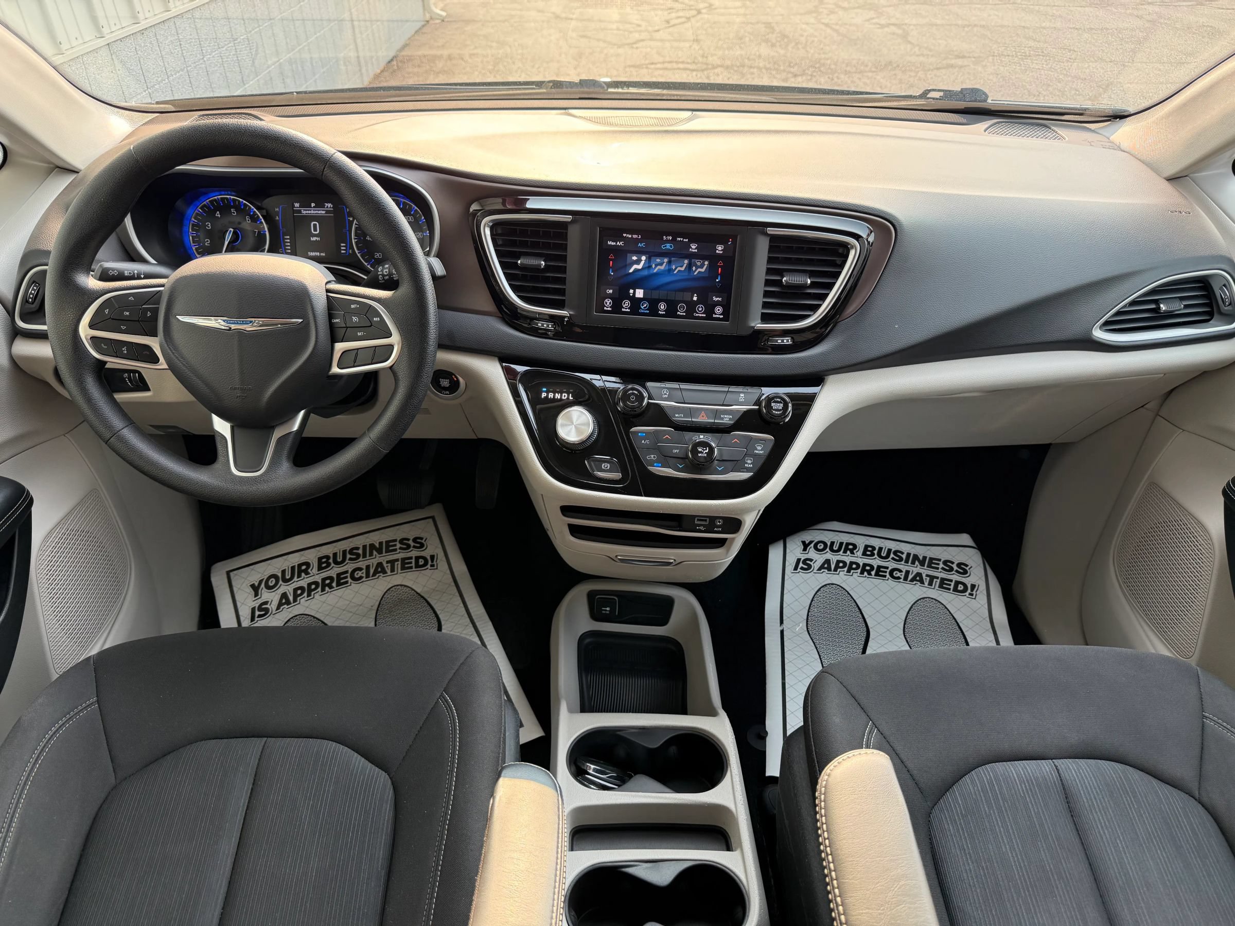 Used 2020 Chrysler Voyager L FWD image 18