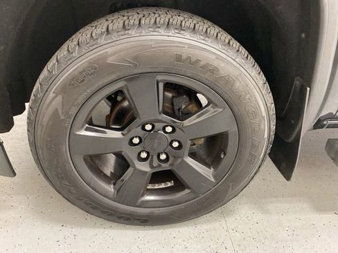 Used 2017 GMC Sierra 1500 4x4 Double Cab w/ Elevation Edition image 9