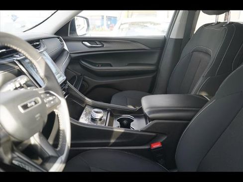 Used 2024 Jeep Grand Cherokee Laredo X w/ Trailer Tow Package image 13