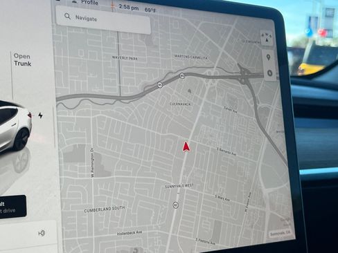 Used 2022 Tesla Model 3 Standard Range image 18