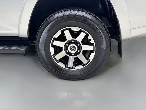 Used 2024 Toyota 4Runner TRD Off-Road Premium AWD/4WD image 33