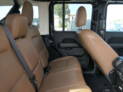 Used 2022 Jeep Wrangler Unlimited Sahara w/ Cold Weather Group image 21