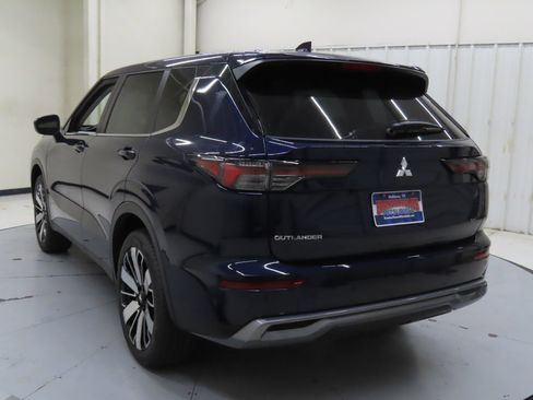 Used 2025 Mitsubishi Outlander SE FWD image 6