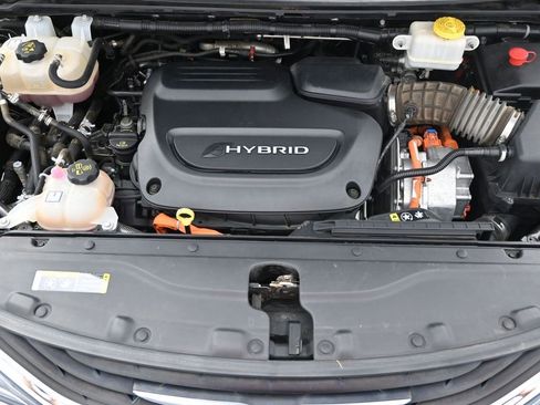 Used 2017 Chrysler Pacifica Platinum image 38
