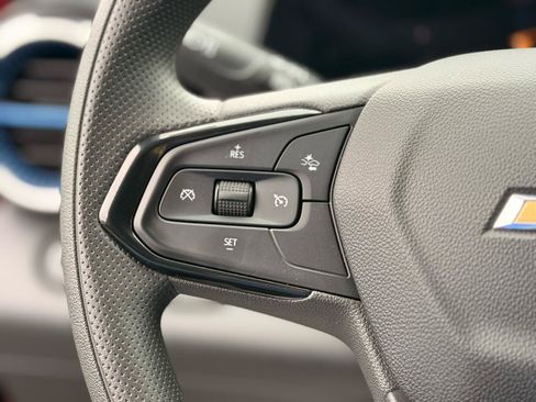 Used 2025 Chevrolet Trax LT FWD image 23