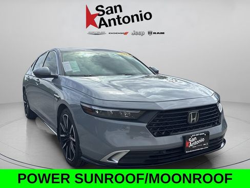Used 2024 Honda Accord Touring image 2