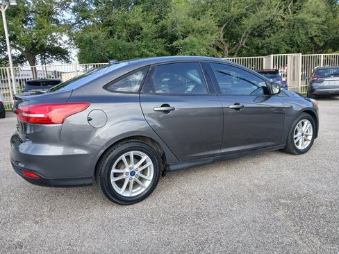 Used 2017 Ford Focus SE FWD image 7