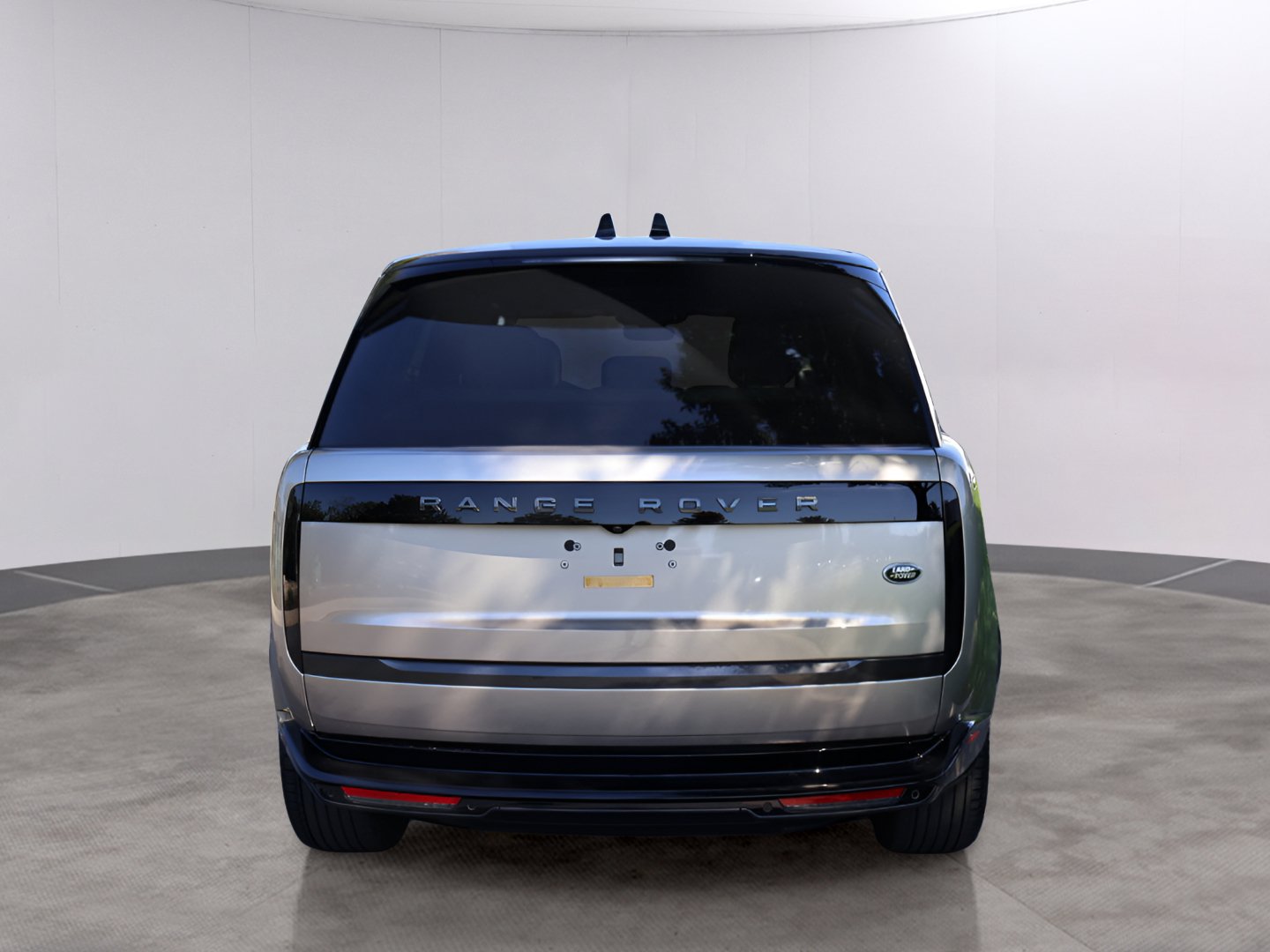 Used 2023 Land Rover Range Rover SE AWD/4WD image 3