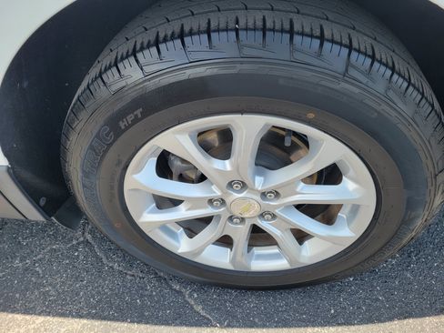 Used 2020 Chevrolet Equinox LT FWD image 38