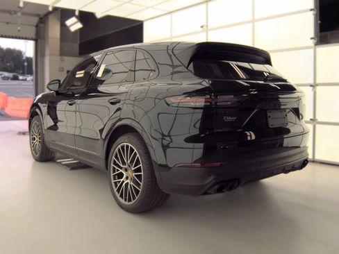 Used 2023 Porsche Cayenne Platinum Edition AWD/4WD image 16