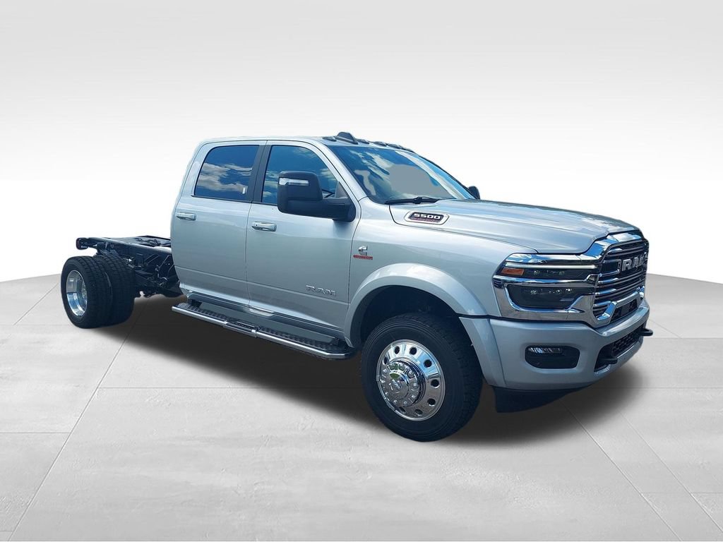 New 2026 RAM 5500 4x4 Crew Cab w/ Laramie Trim Package image 7