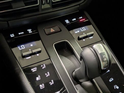 Certified 2025 Porsche Macan image 36