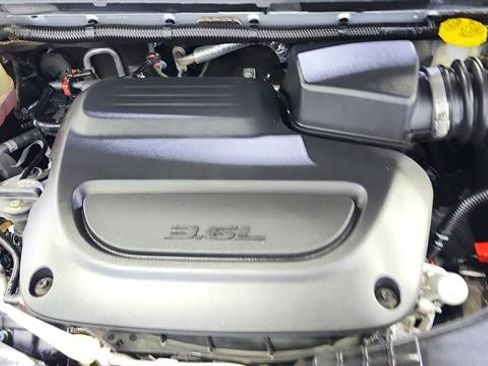 Used 2023 Chrysler Pacifica Limited FWD image 37