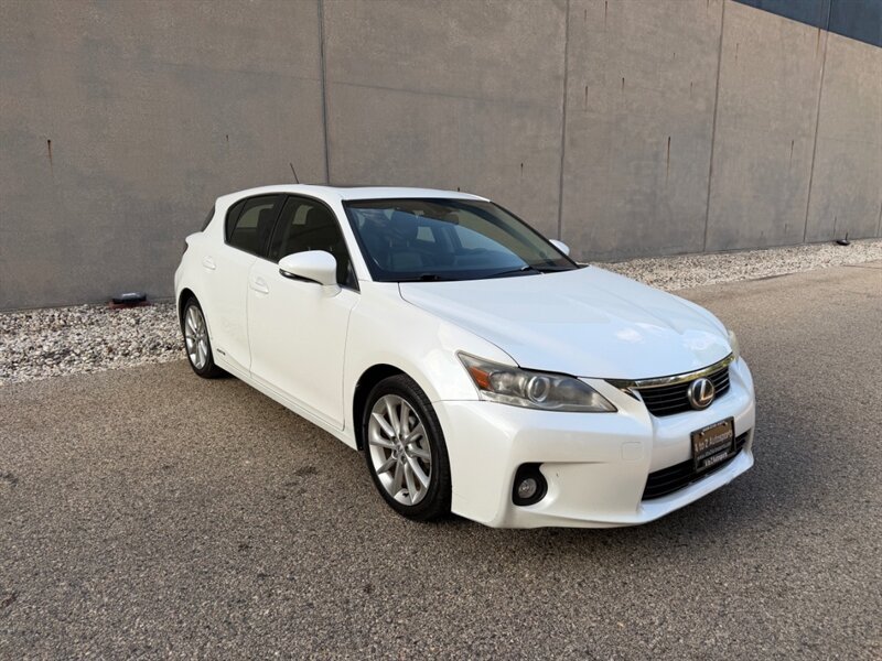 Used 2011 Lexus CT 200h Premium w/ Premium Audio Pkg FWD image 2