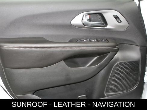 New 2027 Chrysler Pacifica Limited AWD/4WD image 13