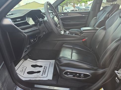 Used 2022 Jeep Grand Cherokee Overland w/ Luxury Tech Group IV image 23