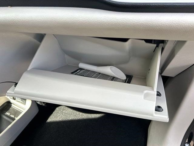 Used 2024 Chrysler Pacifica Limited FWD image 56