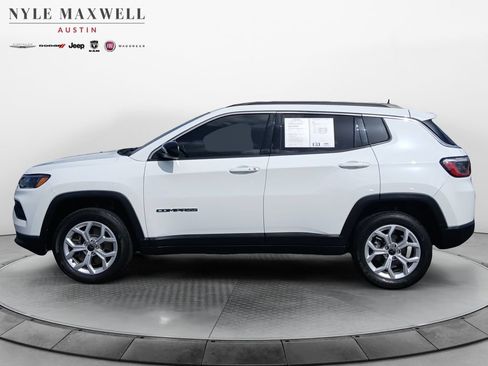 Used 2025 Jeep Compass Latitude AWD/4WD image 13