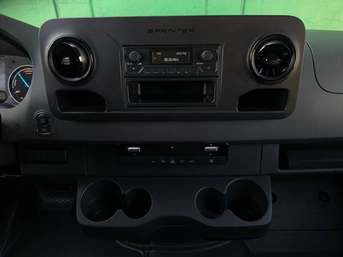 Used 2024 Mercedes-Benz eSprinter 170 Cargo image 26