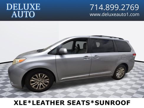 Used 2013 Toyota Sienna XLE w/ Entertainment Pkg FWD image 1