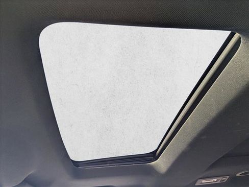 Used 2017 Ford Explorer XLT w/ Equipment Group 202A image 13