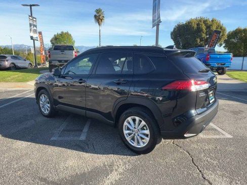 Used 2025 Toyota Corolla Cross LE image 6