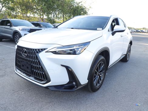 Used 2024 Lexus NX 250 FWD image 2