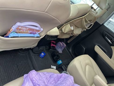 Used 2023 Toyota Highlander XLE image 12