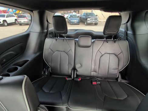 New 2026 Chrysler Pacifica Limited image 20