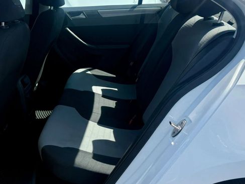Used 2017 Volkswagen Jetta S image 9