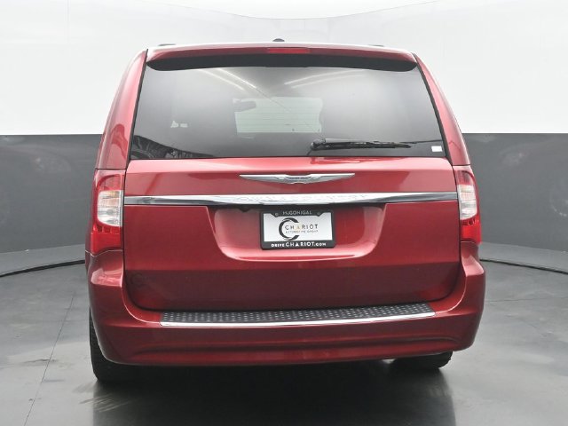 Used 2016 Chrysler Town & Country Touring w/ Driver Convenience Group FWD image 5