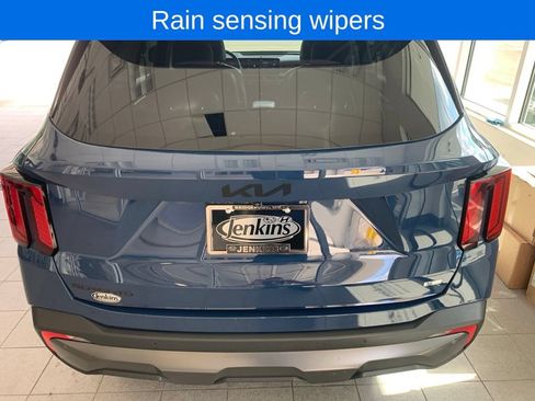 Used 2025 Kia Sorento SX AWD/4WD image 13