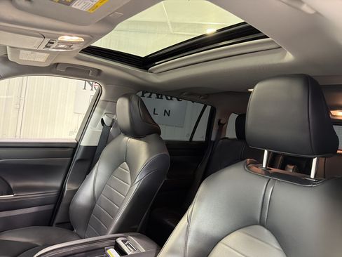 Used 2021 Toyota Highlander XLE FWD image 15
