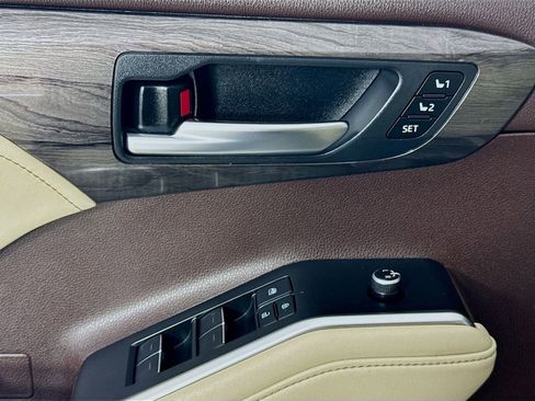 Used 2022 Toyota Highlander Limited FWD image 21