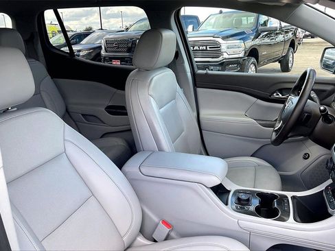 Used 2023 GMC Acadia SLT image 30