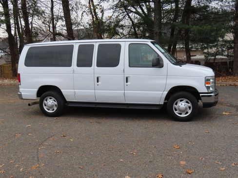 Used 2014 Ford E-350 and Econoline 350 XLT image 7