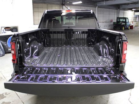 New 2026 RAM 1500 4x4 Crew Cab image 34