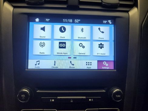 Used 2017 Ford Fusion SE w/ Fusion SE Technology Package image 25